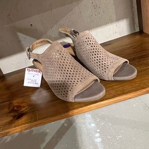 Peep toe mules